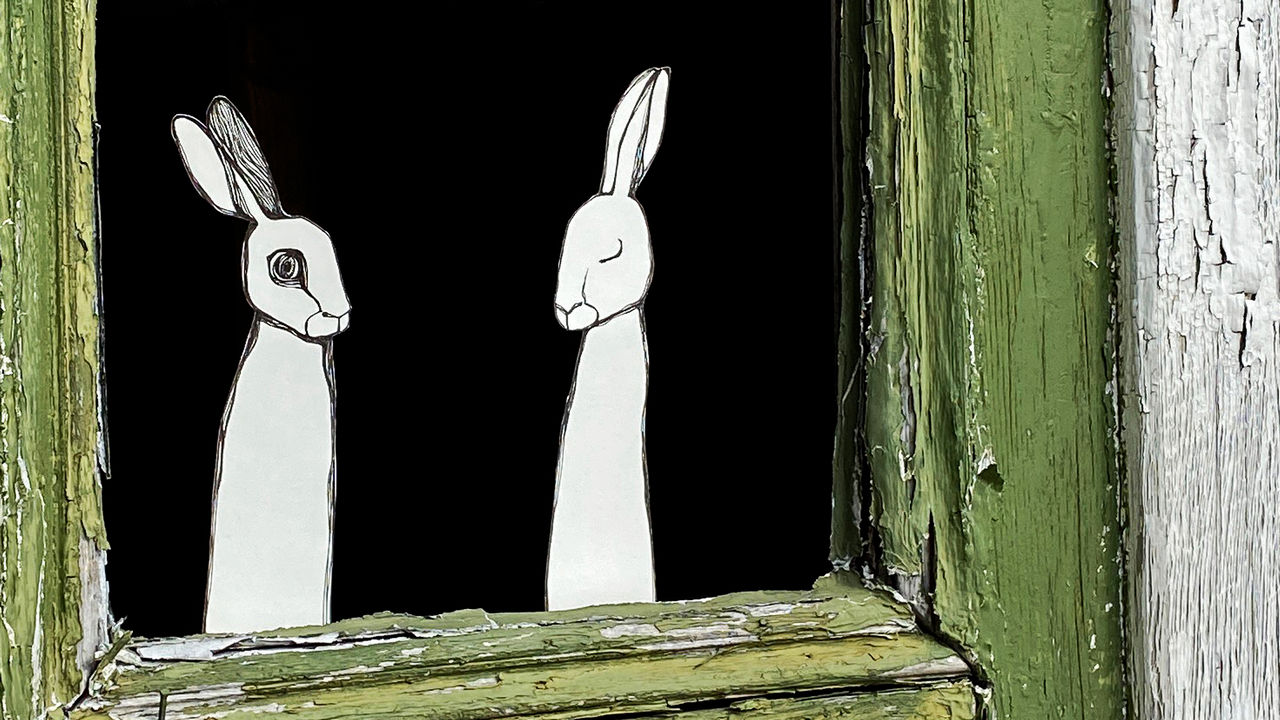 Två kaniner i ett fönster