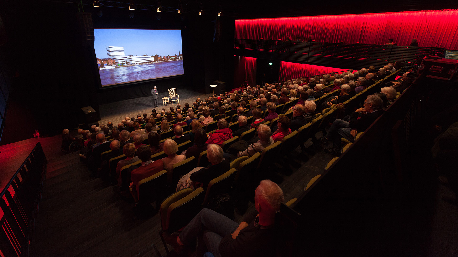 Vävenscenen passar både konserter och föreläsningar.