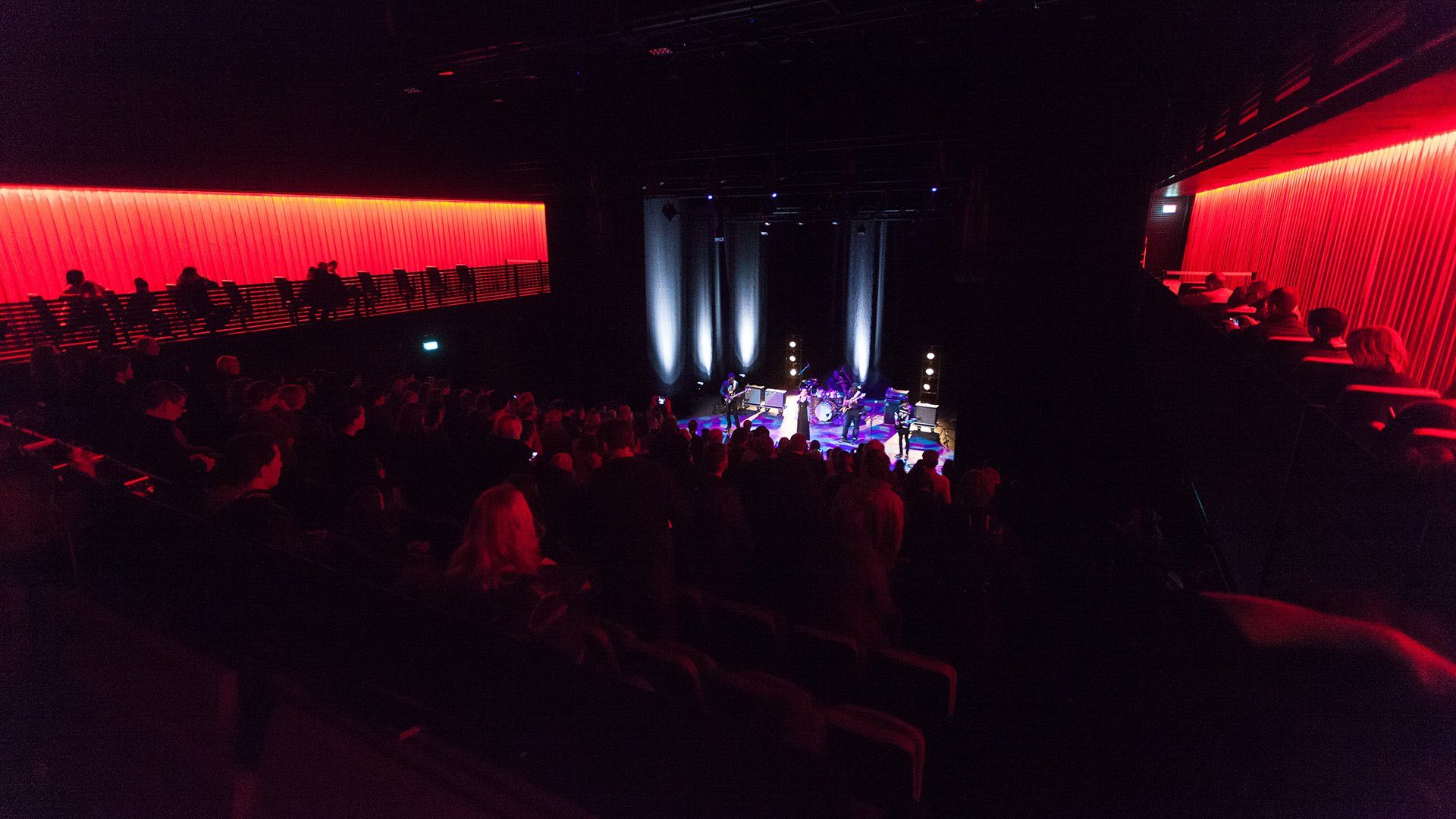 Stämningsfull konsert från läktarplats.